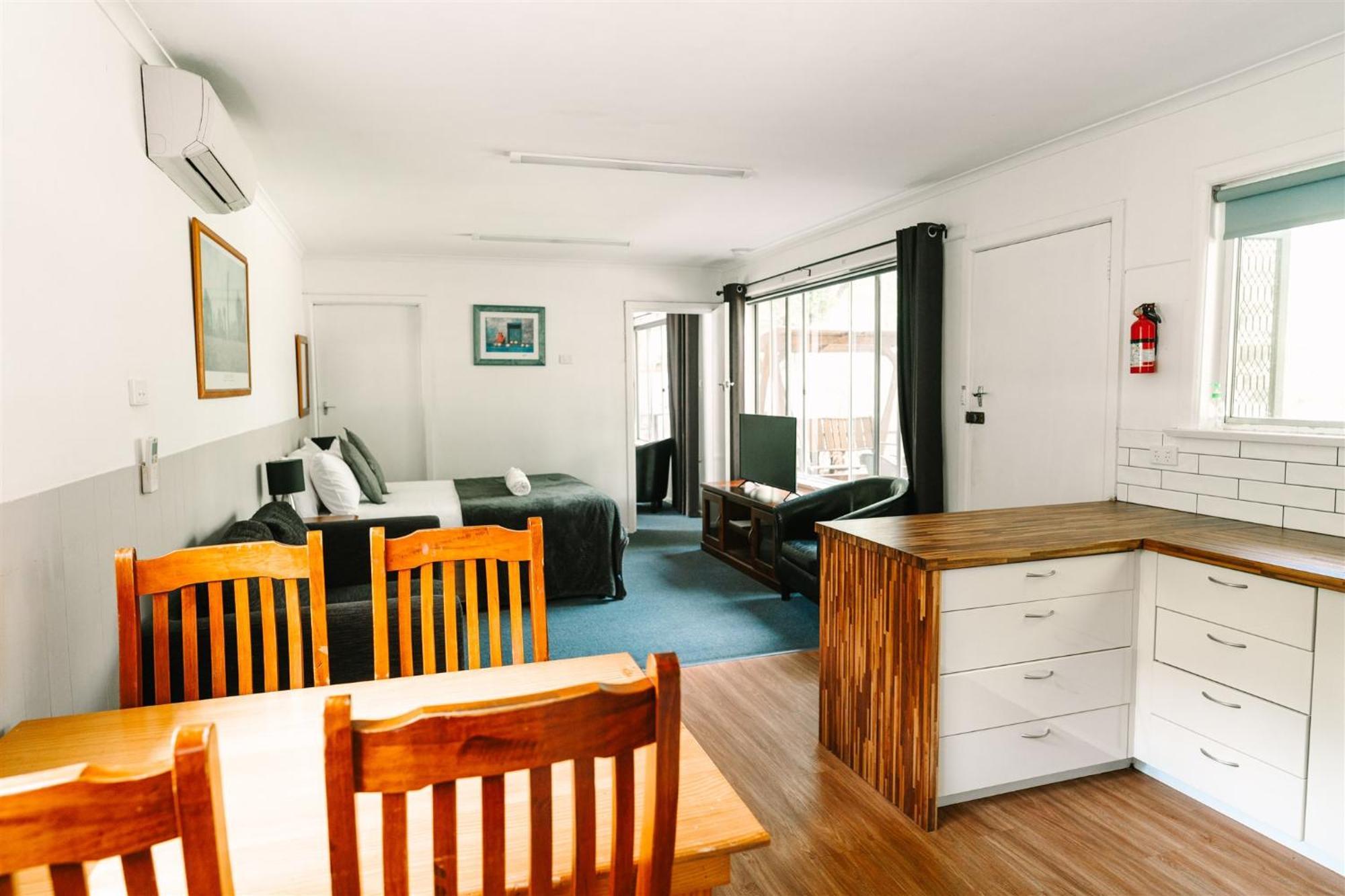 بوريبونكاه Alpine Riverside Cottages المظهر الخارجي الصورة